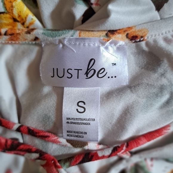 Just be criss cross floral  T-shirt size small - Picture 3 of 3